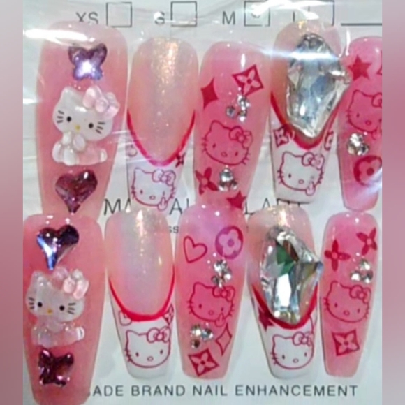 Hello Kitty Nails - Picture 3 of 6
